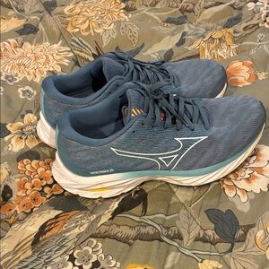 Mizuno Women's Blue and White Running Shoes